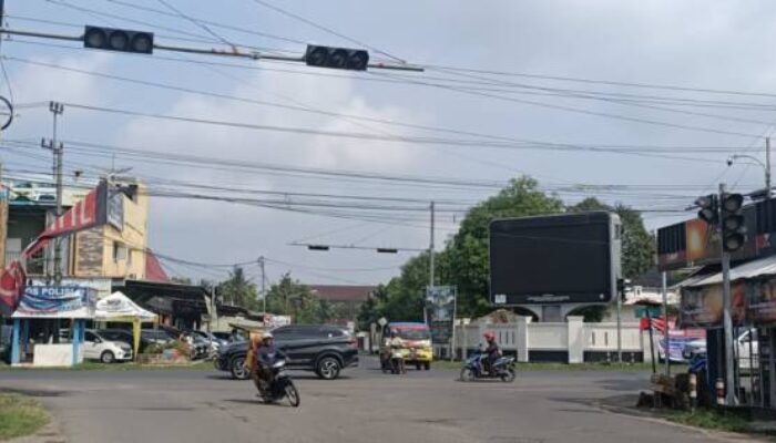 Disambar Petir, Lampu Merah Air Paoh Padam