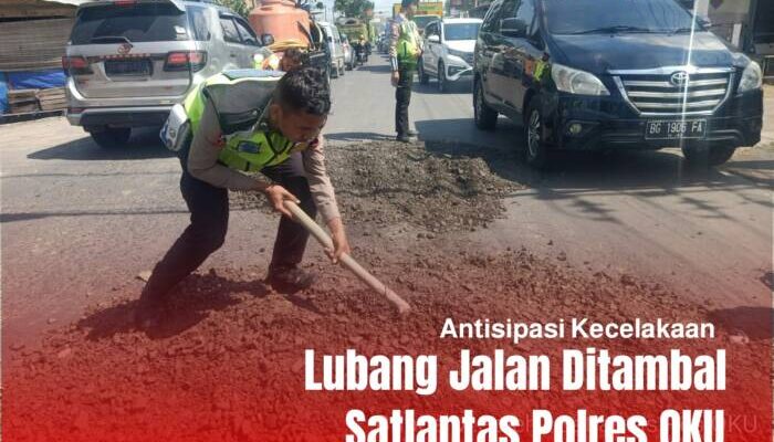 Satlantas Polres OKU Tambal Jalan di Pangkal Jembatan Ogan 2