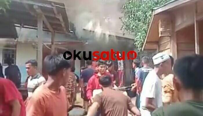 Dua Rumah di Mekakau Ilir Terbakar