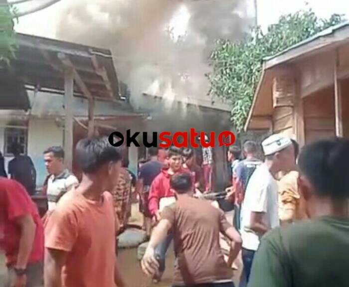 rumah terbakar