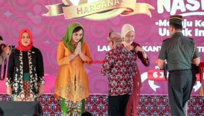 Isyana Lonitasari Popo Terima Tanda Kehormatan SWK dari Negara