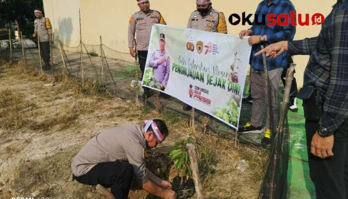 Polri Tanam Pohon, Serentak Lestarikan Negeri