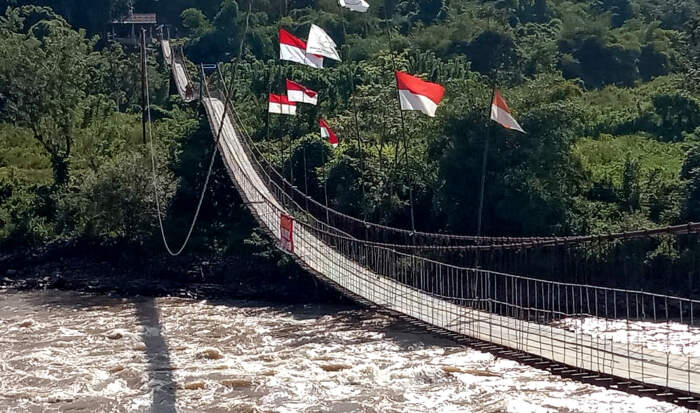 Jembatan Gantung terpanjang di Sumsel