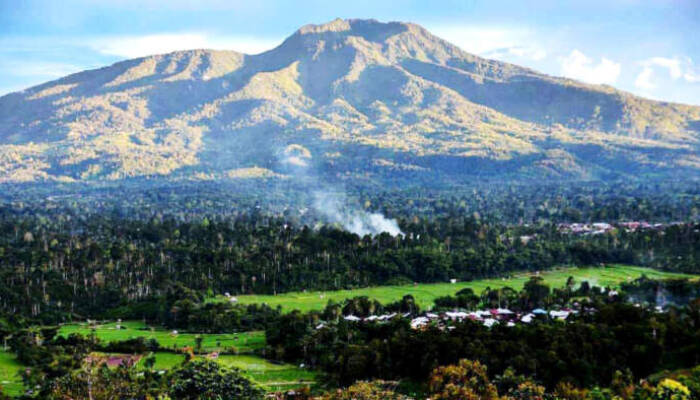 Mistis Sumur Tujuh dan Tangga Menuju Langit di Gunung Pesagi Lampung