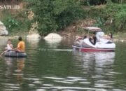 Bebek Raksasa di Tengah Sungai Ogan, Pliss Jangan Takut