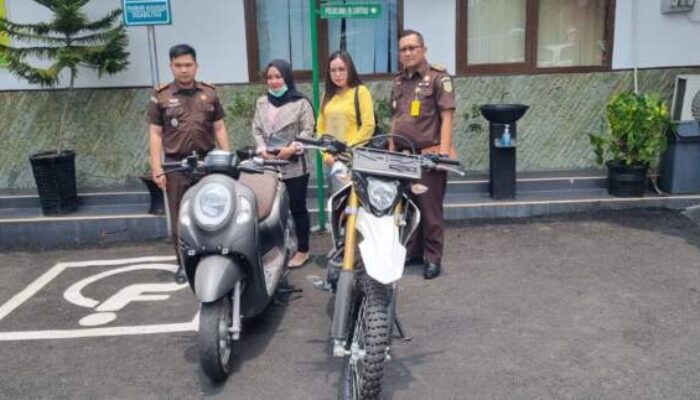 Barang Bukti Arisan Bodong Dikembalikan ke Korban, Termasuk Honda Brio