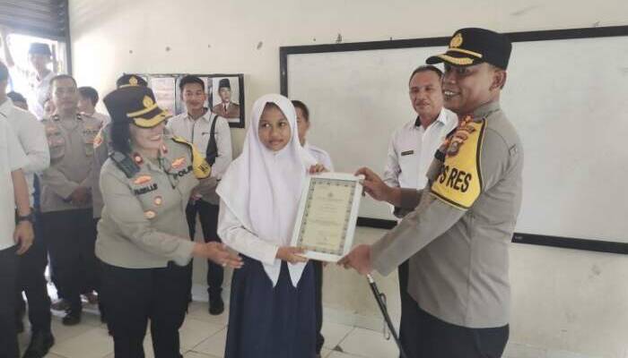 Siswa Perekam Aksi Perampokan Raih Penghargaan