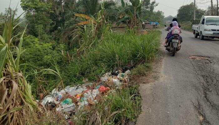 Jalan Terbis Jadi Tempat Pembuangan Sampah, Aduh Biyung