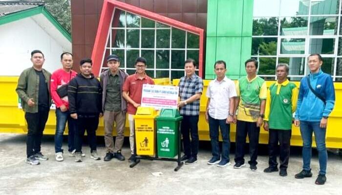 Semen Baturaja Serahkan Bantuan 3 Kontainer dan 15 Kotak Sampah ke  Dinas Lingkungan Hidup OKU