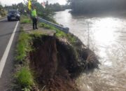 Dinding Sungai Abrasi, Jalan Lintas Sumatera Desa Tubohan Terancam Putus