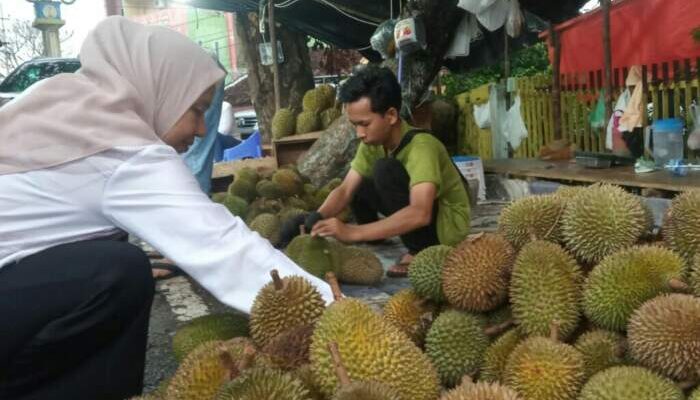 Durian Lokal Banjiri Baturaja, Harga Murah Rasa Cetar Membahana