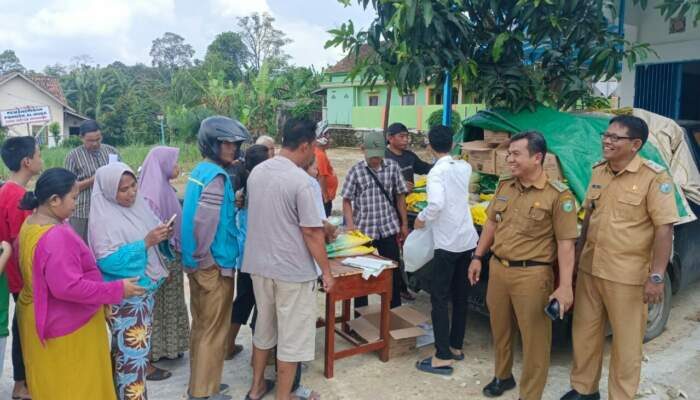 Paket Sembako Pasar Murah Ludes Hitungan Menit, Warga : Sering-sering Bae digelar