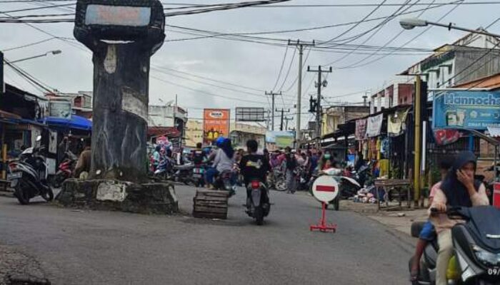 Jalan Pasar Gotong Royong Macet, Arus Lalulintas Mobil Dialihkan