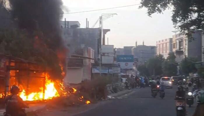 Tambal Ban Membara, Beredar Kabar Sengaja Dibakar OTK