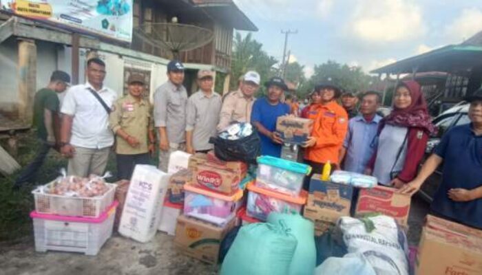 Pastikan Korban Banjir Menerima Bantuan, Rombongan PJ Bupati Terobos Banjir