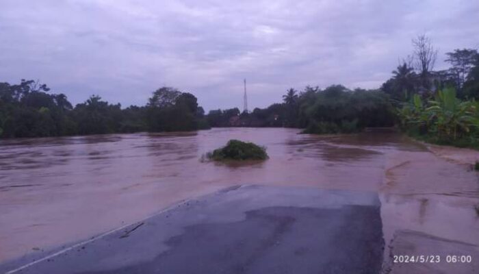 Sungai Ogan Meluap, Jalan Poros Desa Pusar Depan RBM Tertutup Banjir