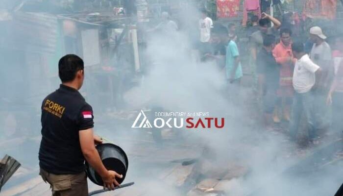 Dua Rumah Terbakar, Sisakan Pakaian di Badan