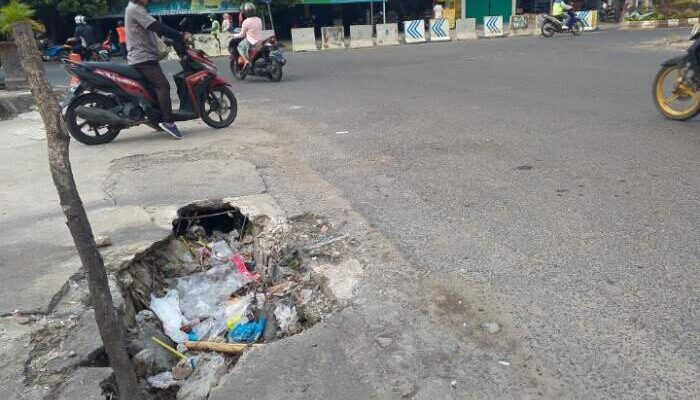 Drainase Rusak Jadi Sarang Sampah