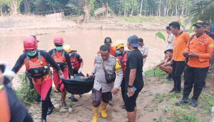 Jasad Sopir Warga Lampung  Tersangkut di Tepi Sungai Desa Seleman