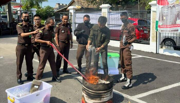 Ratusan Barang Bukti Perkara Dimusnahkan