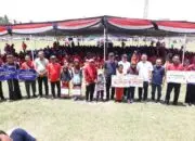 Puncak Haornas, Bupati Bagikan Ribuan Beasiswa dan Seragam Sekolah SD dan SMP