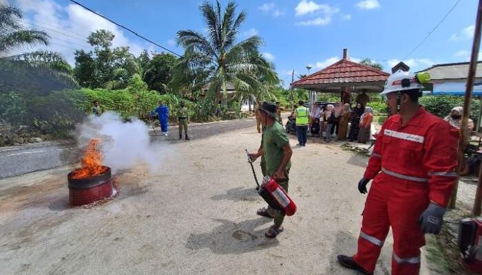 Pertamina Berikan Pelatihan Emergency Drill Warga Air Mesu sebagai Antisipasi Risiko Kebakaran di Area Operasional