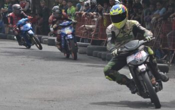 Foto : Mustofa / oku satu Para pebalap adu skill di lintasan sirkuit non permanen (NP) GOR Baturaja pada 11 dan 12 Januari 2025 dalam ajang Open Road Race BMS.