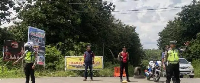 Polres OKU Resmi memperpanjang larangan kendaraan bertonase di ats 8 ton melinta di jalan cor beton Batukuning - Kurup.