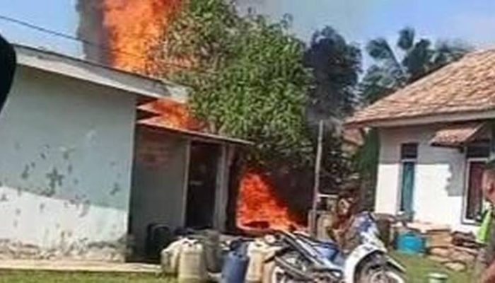 Bunker Minyak Terbakar, Muncul Ledakan Saat Pemadaman, Satu Orang Terluka