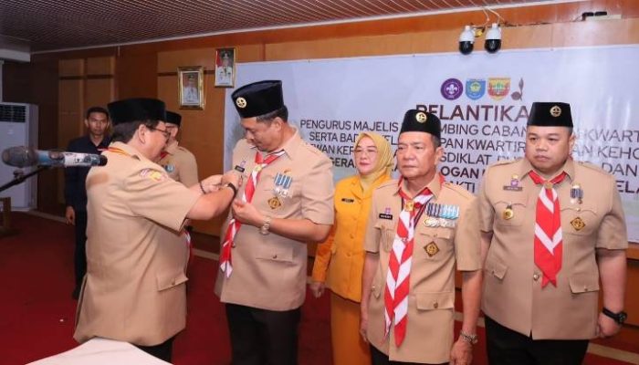 Abusama Dikukuhkan jadi Kamabicab Pramuka Oku Selatan, H Misnadi Kwarcab OKU Selatan