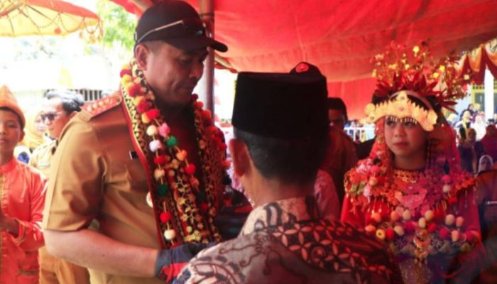 Bupati Abusama Siap Bantu Pembangunan Infrastruktur Desa Selabung Belimbing Jaya