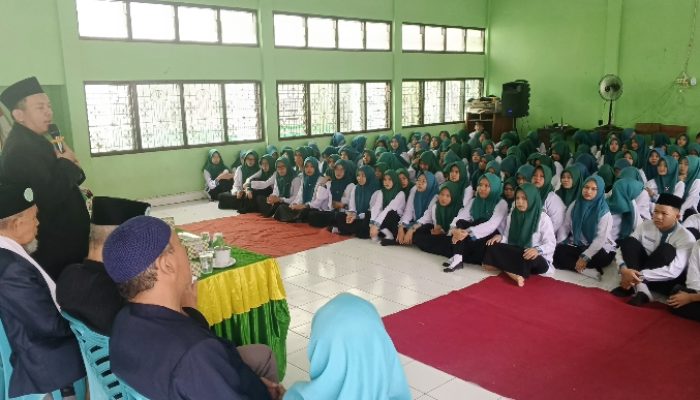Ilmu dan Adab Landasan Penting Kehidupan