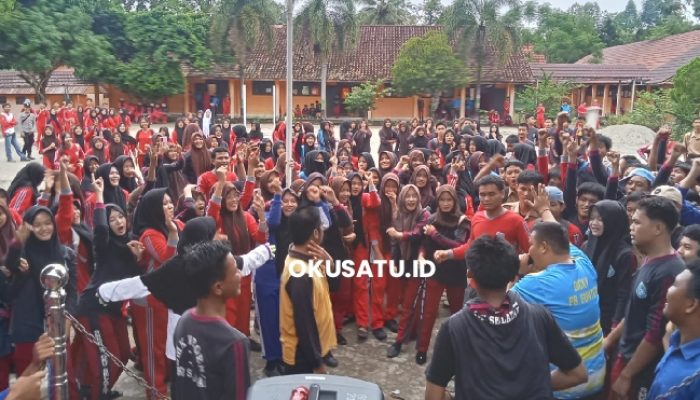 Ratusan Pelajar SMKN 1 OKU Selatan Unjuk Rasa, Tuntut Kepsek dan Waka Lengser, Ini Pemicunya