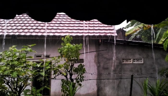 Hujan Deras Gempur Sumsel Siang – Dini Hari, Waspada Lima Daerah Hujan Disertai Petir