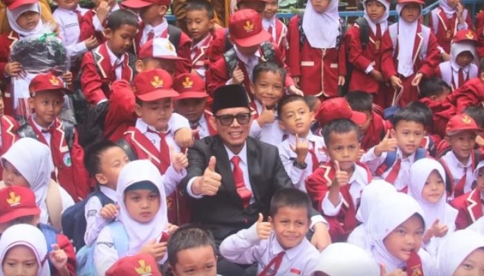 Program Seragam dan Perlengkapan Sekolah Gratis  Berlanjut Tahun Ini