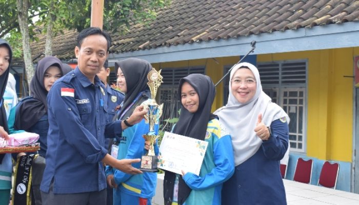 Dua Siswi SMKN 1 OKU Dinobatkan Sebagai  Duta Jurnalistik dan Kreativitas