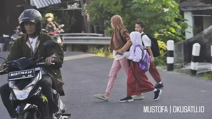 Pemerintah membatalkan rencana sekolah daring yang dimulai per April 2026.