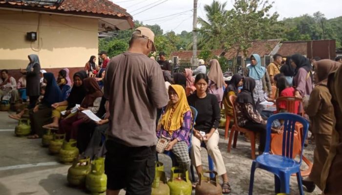 Gas Rp18.500 Diserbu Warga! Operasi Pasar LPG 3 Kg di OKU Selatan Bikin Heboh