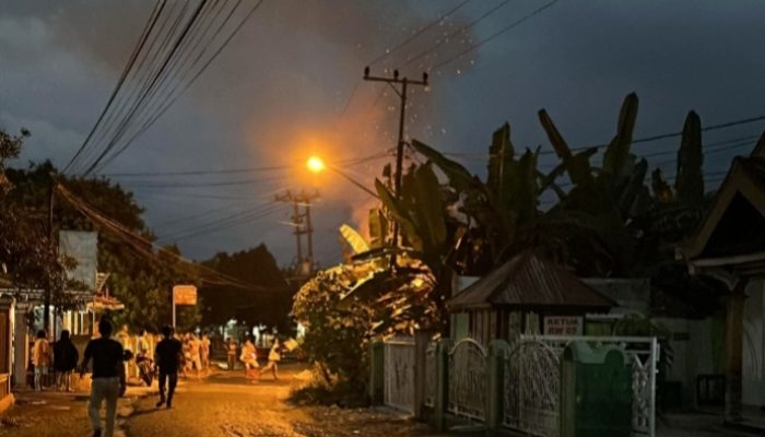 Warung Semi Permanen Habis Disikat Jago merah