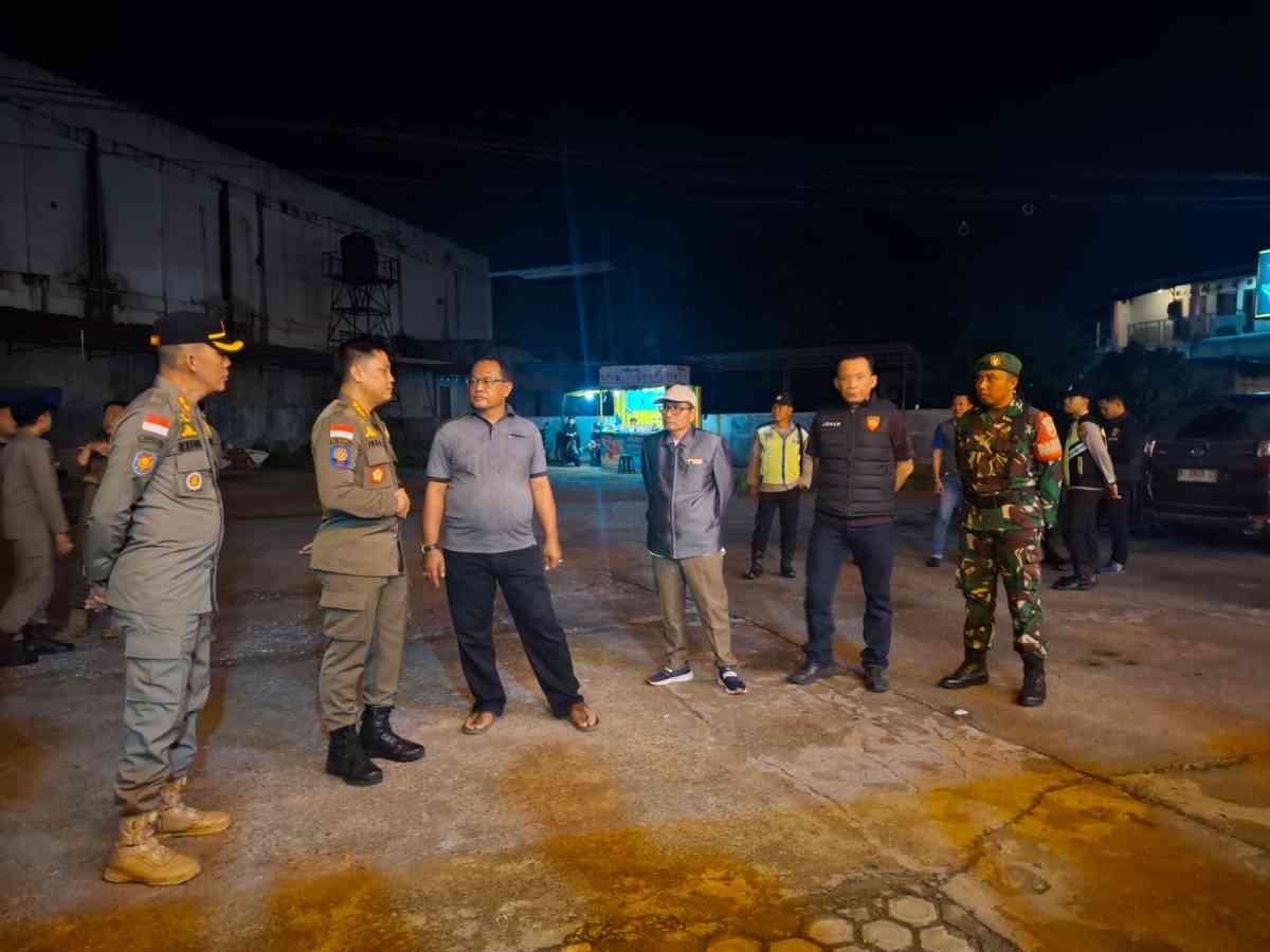 Tim gabungan yang terdiri dari pihak kepolisian, TNI, dan Satpol PP, serta unsur pemerintah melakukan razia terhadap tempat-tempat hiburan malam di OKU Timur selama bulan Ramadan.