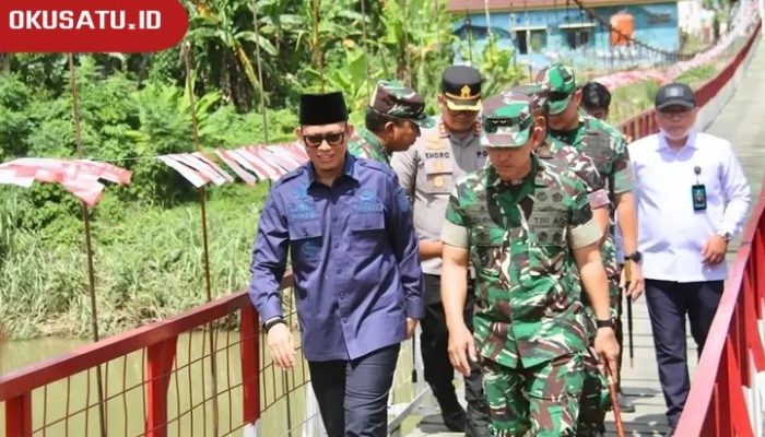 Resmikan Jembatan Garuda Desa Pusar, Bupati OKU – Pangdam II Sriwijaya Kompak Minta Warga Merawat