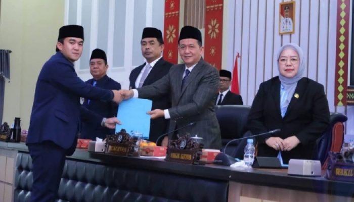 Rapat Paripurna DPRD, Dihadiri Bupati Dan Wakil Bupati Oku Selatan