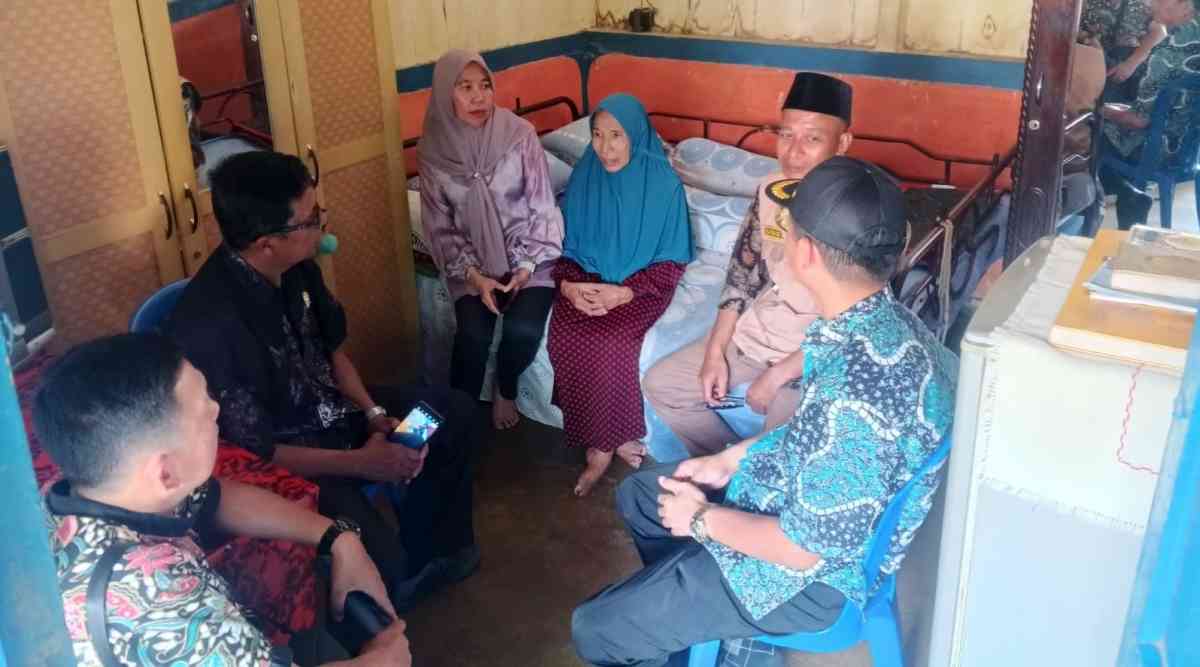Tim gabungan melakukan kunjungan kerja dan peninjauan langsung ke lokasi warga kurang mampu di wilayah Kecamatan Baturaja Timur