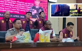 Polisi mengamankan ratusan jeriken Pertalite ilegal dari mobil pick up di OKU Selatan