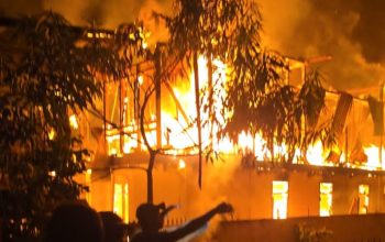 Diduga Korsleting Gardu Listrik Hanguskan Rumah Panggung dì KPR