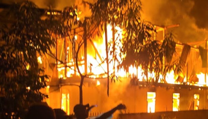 Diduga Korsleting Gardu Listrik Hanguskan Rumah Panggung dì KPR