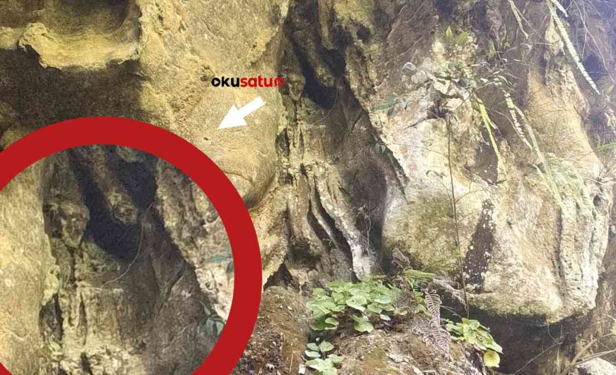 Lokasi patung penjaga terdapat di dinding atas goa di jalan keluar goa putri. 