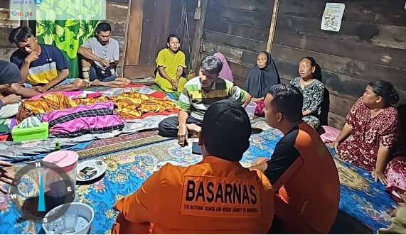 Tim gabungan melakukan pencarian bocah hanyut di Sungai Ogan pada malam hari