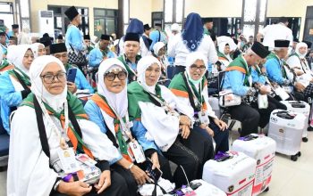 Jemaah haji Kloter 11 tiba di Asrama Haji Palembang sebelum diberangkatkan menuju Jeddah