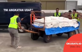 Hujan buatan mulai dikerjakan di langit Sumatera Selatan, untuk menjaga kelembapan lahan yang mudah terbakar